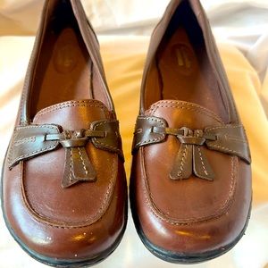 Clarks Woman’s Ashland Bubble Burgundy Loafers Size 8 Narrow